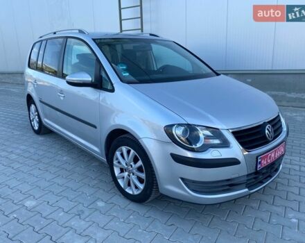 Серый Фольксваген Туран, объемом двигателя 1.6 л и пробегом 288 тыс. км за 7200 $, фото 1 на Automoto.ua