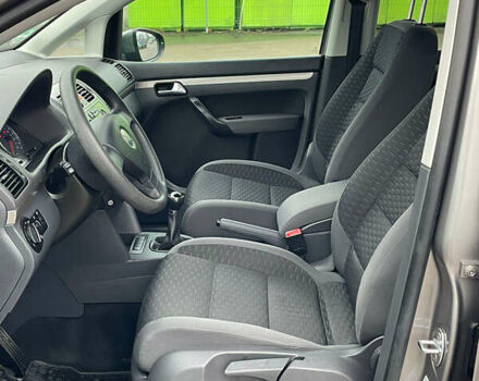 Серый Фольксваген Туран, объемом двигателя 1.6 л и пробегом 196 тыс. км за 8999 $, фото 170 на Automoto.ua