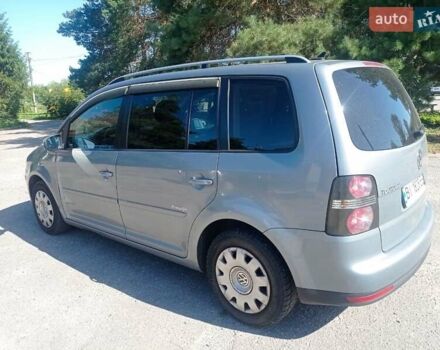 Серый Фольксваген Туран, объемом двигателя 1.6 л и пробегом 195 тыс. км за 8000 $, фото 3 на Automoto.ua