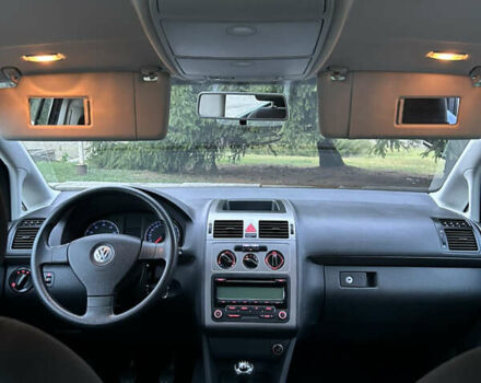 Серый Фольксваген Туран, объемом двигателя 1.6 л и пробегом 225 тыс. км за 8199 $, фото 40 на Automoto.ua