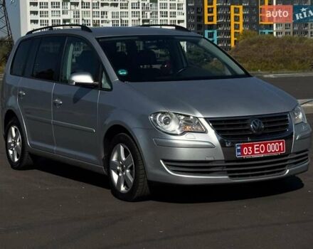 Серый Фольксваген Туран, объемом двигателя 1.6 л и пробегом 278 тыс. км за 8200 $, фото 4 на Automoto.ua