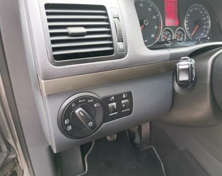 Сірий Фольксваген Туран, об'ємом двигуна 1.6 л та пробігом 213 тис. км за 8600 $, фото 21 на Automoto.ua