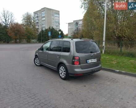 Серый Фольксваген Туран, объемом двигателя 0 л и пробегом 220 тыс. км за 6800 $, фото 1 на Automoto.ua