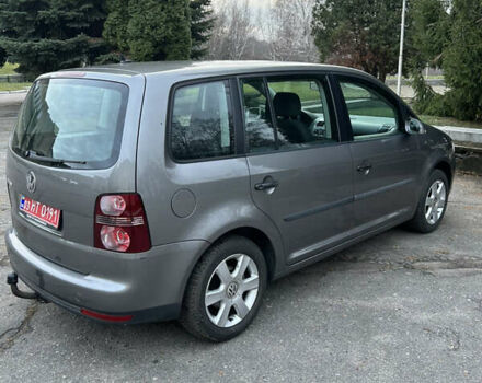 Серый Фольксваген Туран, объемом двигателя 1.6 л и пробегом 225 тыс. км за 8199 $, фото 16 на Automoto.ua