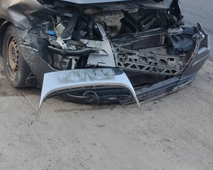 Серый Фольксваген Туран, объемом двигателя 1.4 л и пробегом 186 тыс. км за 2700 $, фото 3 на Automoto.ua