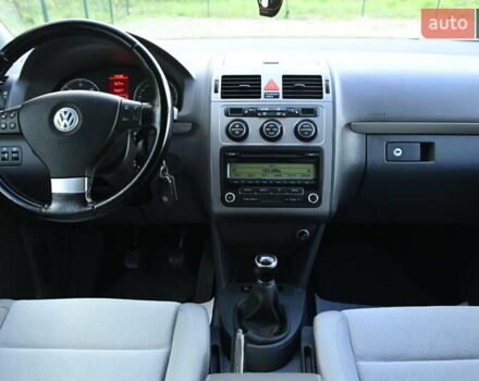 Сірий Фольксваген Туран, об'ємом двигуна 2 л та пробігом 190 тис. км за 9500 $, фото 40 на Automoto.ua