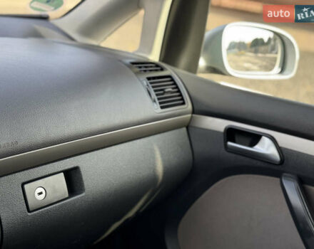 Сірий Фольксваген Туран, об'ємом двигуна 1.4 л та пробігом 197 тис. км за 7690 $, фото 47 на Automoto.ua