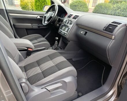 Сірий Фольксваген Туран, об'ємом двигуна 1.6 л та пробігом 213 тис. км за 8600 $, фото 12 на Automoto.ua