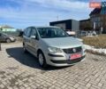 Серый Фольксваген Туран, объемом двигателя 1.6 л и пробегом 216 тыс. км за 7400 $, фото 1 на Automoto.ua