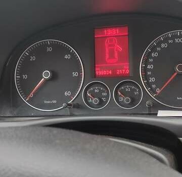 Серый Фольксваген Туран, объемом двигателя 2 л и пробегом 198 тыс. км за 7600 $, фото 8 на Automoto.ua