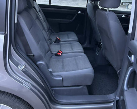 Серый Фольксваген Туран, объемом двигателя 1.6 л и пробегом 225 тыс. км за 8199 $, фото 42 на Automoto.ua