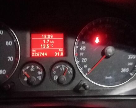 Серый Фольксваген Туран, объемом двигателя 1.4 л и пробегом 300 тыс. км за 7500 $, фото 7 на Automoto.ua