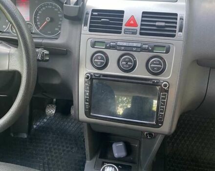 Серый Фольксваген Туран, объемом двигателя 1.6 л и пробегом 211 тыс. км за 9150 $, фото 29 на Automoto.ua