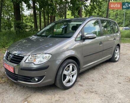 Серый Фольксваген Туран, объемом двигателя 1.6 л и пробегом 211 тыс. км за 9150 $, фото 9 на Automoto.ua