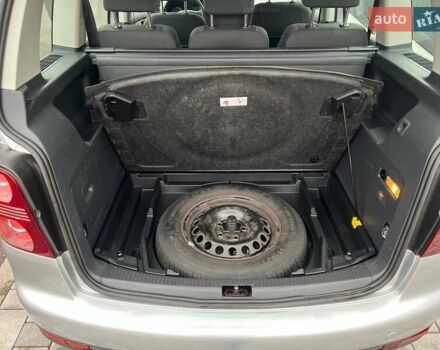 Серый Фольксваген Туран, объемом двигателя 1.6 л и пробегом 198 тыс. км за 8399 $, фото 70 на Automoto.ua