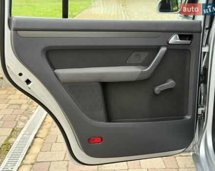 Серый Фольксваген Туран, объемом двигателя 1.6 л и пробегом 174 тыс. км за 7550 $, фото 35 на Automoto.ua