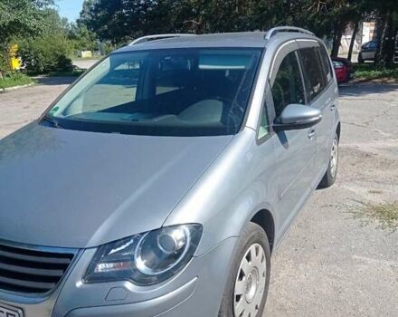 Серый Фольксваген Туран, объемом двигателя 1.6 л и пробегом 195 тыс. км за 8000 $, фото 1 на Automoto.ua