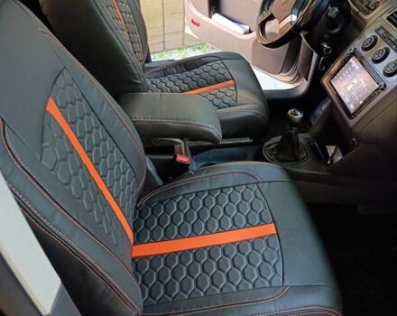 Серый Фольксваген Туран, объемом двигателя 1.9 л и пробегом 237 тыс. км за 7600 $, фото 1 на Automoto.ua