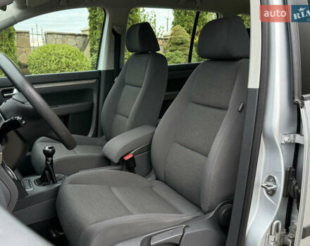 Серый Фольксваген Туран, объемом двигателя 1.6 л и пробегом 174 тыс. км за 7450 $, фото 26 на Automoto.ua