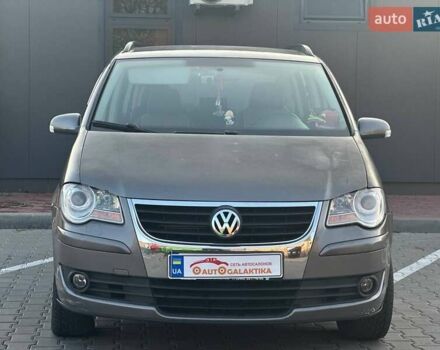 Серый Фольксваген Туран, объемом двигателя 2 л и пробегом 214 тыс. км за 5999 $, фото 2 на Automoto.ua