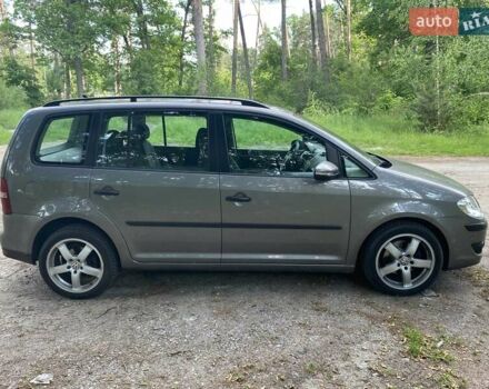 Серый Фольксваген Туран, объемом двигателя 1.6 л и пробегом 211 тыс. км за 9150 $, фото 4 на Automoto.ua