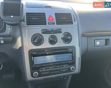 Серый Фольксваген Туран, объемом двигателя 1.4 л и пробегом 235 тыс. км за 7450 $, фото 14 на Automoto.ua