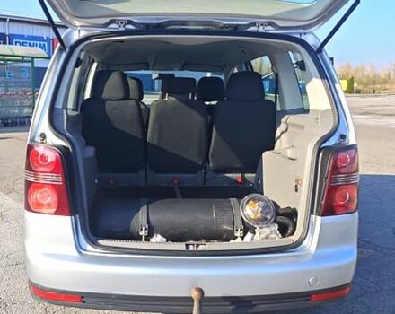 Серый Фольксваген Туран, объемом двигателя 1.6 л и пробегом 250 тыс. км за 7600 $, фото 6 на Automoto.ua