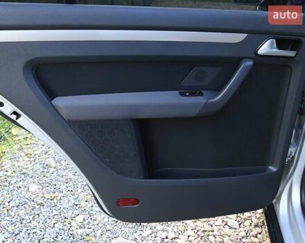 Сірий Фольксваген Туран, об'ємом двигуна 2 л та пробігом 190 тис. км за 9500 $, фото 35 на Automoto.ua