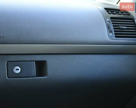 Сірий Фольксваген Туран, об'ємом двигуна 2 л та пробігом 190 тис. км за 9500 $, фото 34 на Automoto.ua