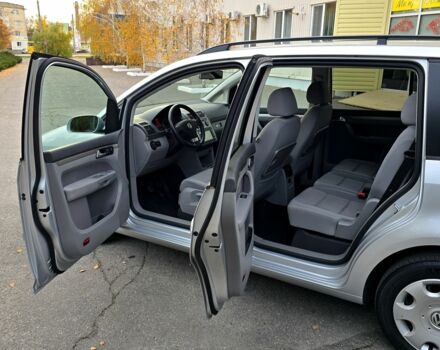 Сірий Фольксваген Туран, об'ємом двигуна 1.4 л та пробігом 190 тис. км за 6800 $, фото 20 на Automoto.ua