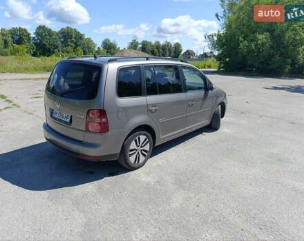 Серый Фольксваген Туран, объемом двигателя 1.9 л и пробегом 237 тыс. км за 7600 $, фото 8 на Automoto.ua