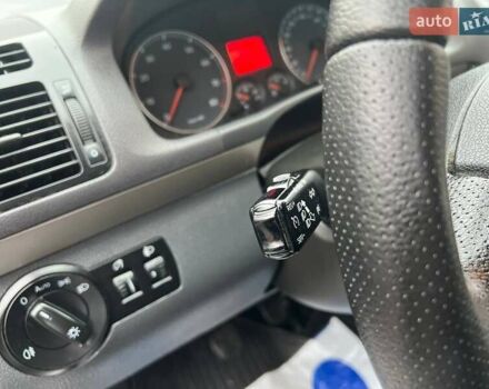 Серый Фольксваген Туран, объемом двигателя 1.6 л и пробегом 198 тыс. км за 8399 $, фото 59 на Automoto.ua