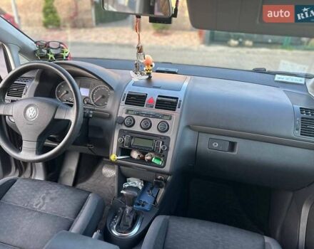 Серый Фольксваген Туран, объемом двигателя 2 л и пробегом 214 тыс. км за 5999 $, фото 12 на Automoto.ua