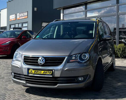 Серый Фольксваген Туран, объемом двигателя 1.4 л и пробегом 232 тыс. км за 8200 $, фото 1 на Automoto.ua