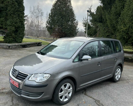 Серый Фольксваген Туран, объемом двигателя 1.6 л и пробегом 225 тыс. км за 8199 $, фото 7 на Automoto.ua