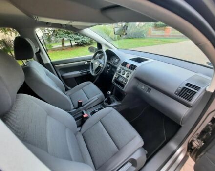 Серый Фольксваген Туран, объемом двигателя 1.6 л и пробегом 130 тыс. км за 7500 $, фото 8 на Automoto.ua