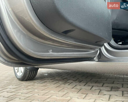 Серый Фольксваген Туран, объемом двигателя 1.6 л и пробегом 196 тыс. км за 8999 $, фото 99 на Automoto.ua