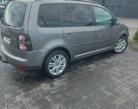 Серый Фольксваген Туран, объемом двигателя 1.97 л и пробегом 260 тыс. км за 8500 $, фото 2 на Automoto.ua