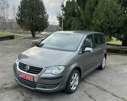 Серый Фольксваген Туран, объемом двигателя 1.6 л и пробегом 225 тыс. км за 8199 $, фото 6 на Automoto.ua