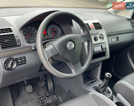 Серый Фольксваген Туран, объемом двигателя 1.6 л и пробегом 196 тыс. км за 8999 $, фото 118 на Automoto.ua