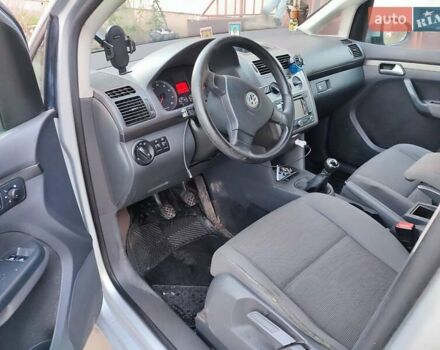 Серый Фольксваген Туран, объемом двигателя 1.6 л и пробегом 260 тыс. км за 7500 $, фото 6 на Automoto.ua