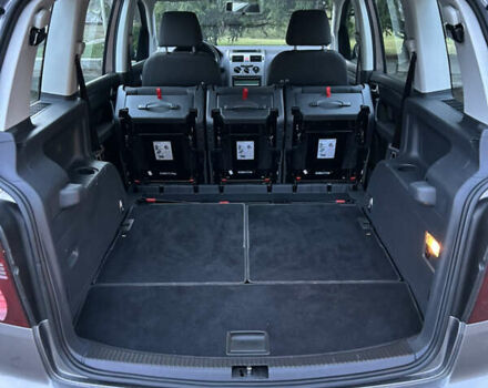 Серый Фольксваген Туран, объемом двигателя 1.6 л и пробегом 225 тыс. км за 8199 $, фото 44 на Automoto.ua