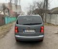 Серый Фольксваген Туран, объемом двигателя 2 л и пробегом 294 тыс. км за 8600 $, фото 2 на Automoto.ua