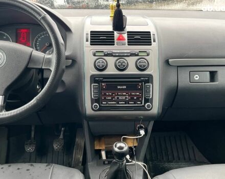 Серый Фольксваген Туран, объемом двигателя 1.4 л и пробегом 256 тыс. км за 7490 $, фото 16 на Automoto.ua