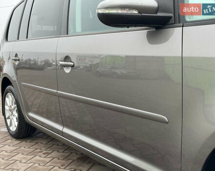 Серый Фольксваген Туран, объемом двигателя 1.6 л и пробегом 196 тыс. км за 8999 $, фото 110 на Automoto.ua