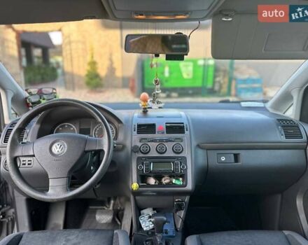 Серый Фольксваген Туран, объемом двигателя 2 л и пробегом 214 тыс. км за 5999 $, фото 11 на Automoto.ua