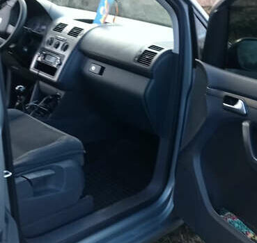 Серый Фольксваген Туран, объемом двигателя 1.6 л и пробегом 251 тыс. км за 6500 $, фото 8 на Automoto.ua