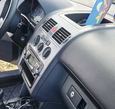 Серый Фольксваген Туран, объемом двигателя 1.6 л и пробегом 251 тыс. км за 6500 $, фото 11 на Automoto.ua