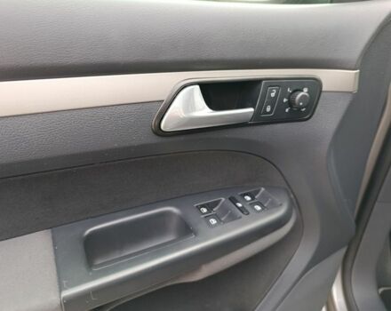 Сірий Фольксваген Туран, об'ємом двигуна 1.6 л та пробігом 213 тис. км за 8600 $, фото 20 на Automoto.ua