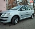 Серый Фольксваген Туран, объемом двигателя 1.6 л и пробегом 260 тыс. км за 7500 $, фото 1 на Automoto.ua